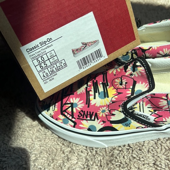 Classic Slip On Vans (Vans Crew) Floral/Black - Picture 3 of 3